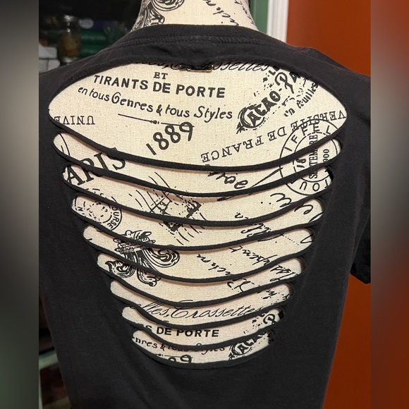 Women’s Harley-Davidson® CLOSED Wisconsin Dealer Vintage S/S Distressed Tee - Picture 5 of 16